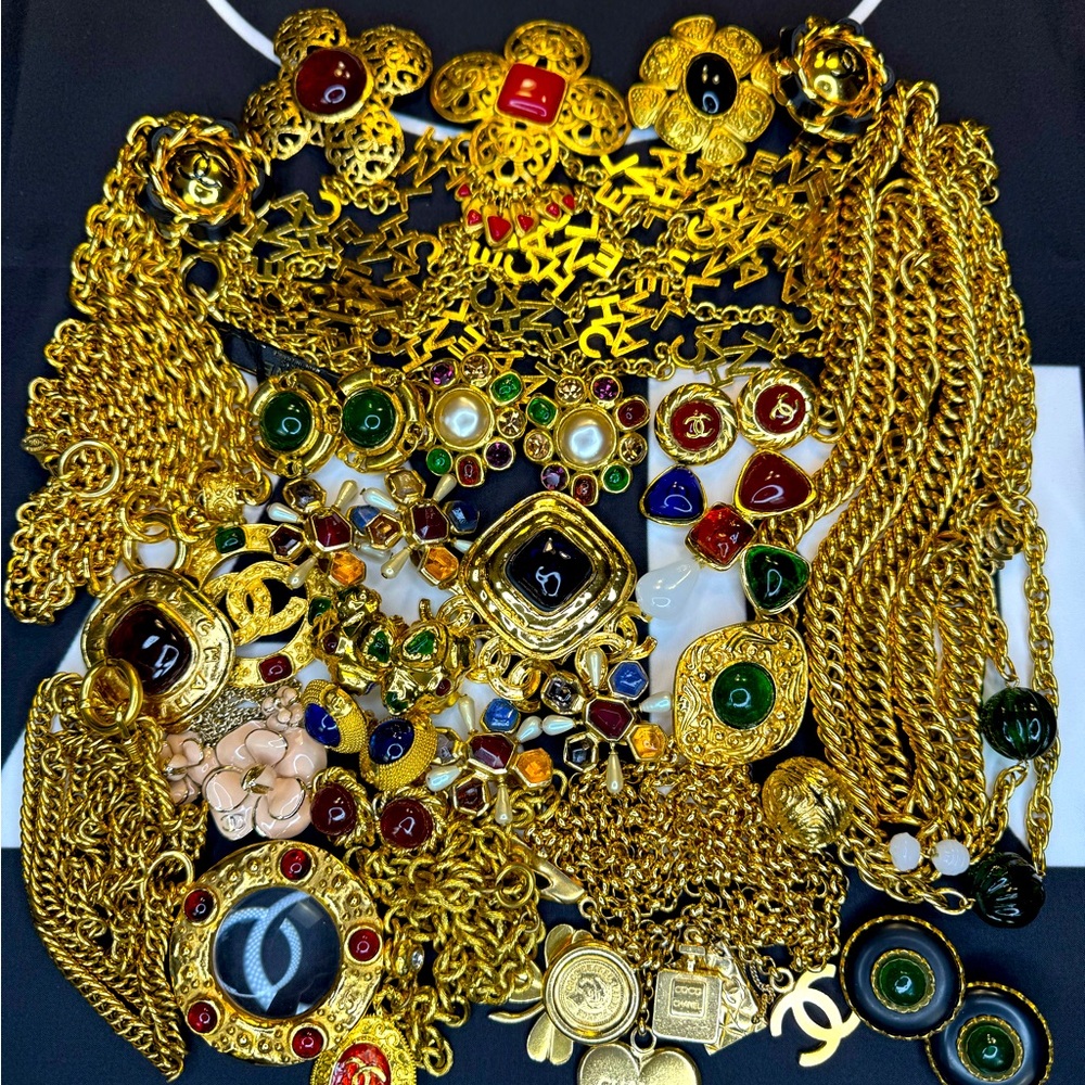 CHANEL: INVESTMENT PIECES 🔥 - Picture 6 of 11